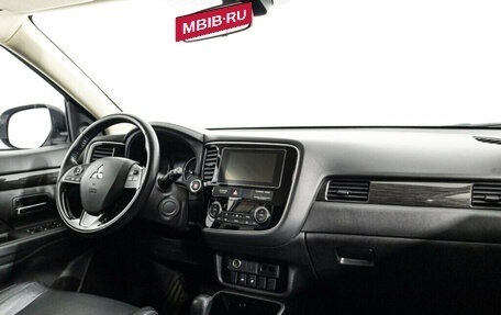 Mitsubishi Outlander III рестайлинг 3, 2018 год, 2 347 000 рублей, 9 фотография