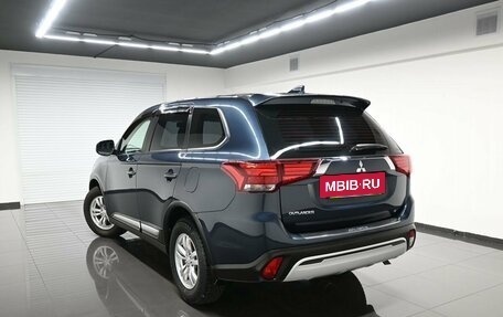 Mitsubishi Outlander III рестайлинг 3, 2020 год, 2 795 000 рублей, 6 фотография