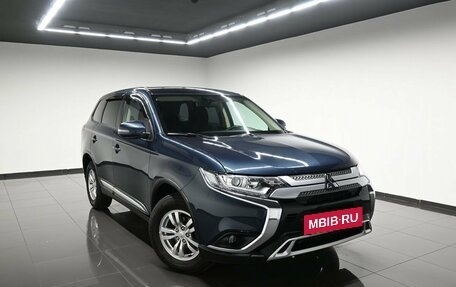 Mitsubishi Outlander III рестайлинг 3, 2020 год, 2 795 000 рублей, 5 фотография