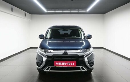 Mitsubishi Outlander III рестайлинг 3, 2020 год, 2 795 000 рублей, 3 фотография