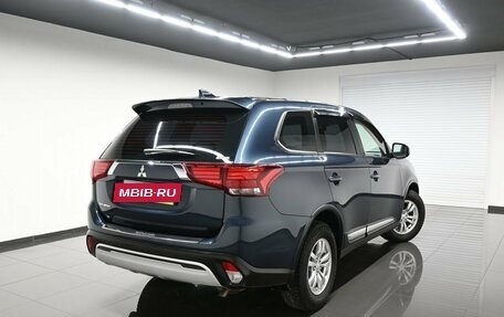 Mitsubishi Outlander III рестайлинг 3, 2020 год, 2 795 000 рублей, 2 фотография