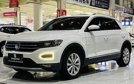 Volkswagen T-Roc I, 2022 год, 1 830 000 рублей, 1 фотография