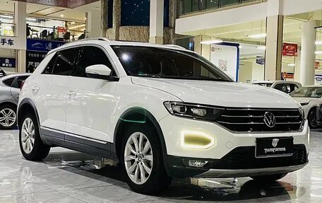 Volkswagen T-Roc I, 2022 год, 1 830 000 рублей, 3 фотография