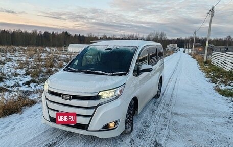 Toyota Noah III, 2018 год, 3 200 000 рублей, 10 фотография