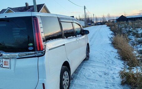 Toyota Noah III, 2018 год, 3 200 000 рублей, 18 фотография