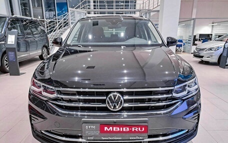 Volkswagen Tiguan II, 2020 год, 4 619 000 рублей, 6 фотография