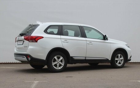 Mitsubishi Outlander III рестайлинг 3, 2019 год, 2 200 000 рублей, 5 фотография