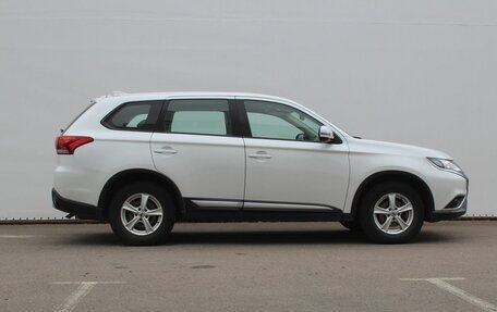 Mitsubishi Outlander III рестайлинг 3, 2019 год, 2 200 000 рублей, 4 фотография