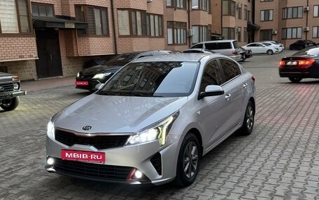 KIA Rio IV, 2021 год, 1 870 000 рублей, 1 фотография