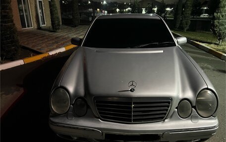 Mercedes-Benz E-Класс, 2000 год, 650 000 рублей, 2 фотография