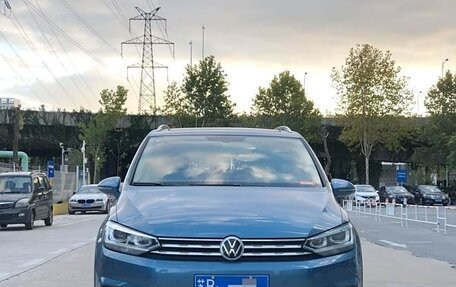 Volkswagen Touran III, 2022 год, 2 015 380 рублей, 4 фотография