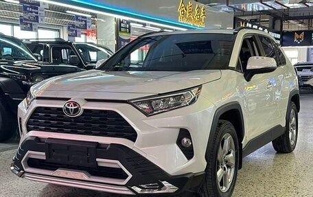 Toyota RAV4, 2021 год, 3 250 000 рублей, 1 фотография