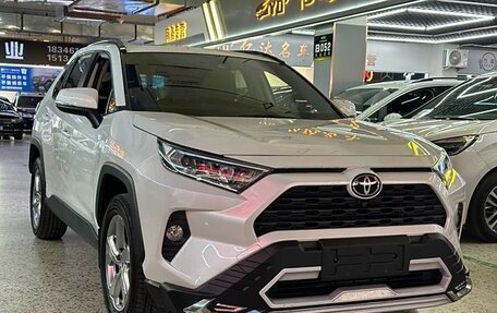 Toyota RAV4, 2021 год, 3 250 000 рублей, 5 фотография