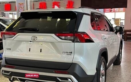 Toyota RAV4, 2021 год, 3 250 000 рублей, 4 фотография