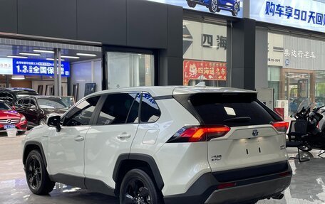 Toyota RAV4, 2020 год, 2 100 000 рублей, 4 фотография