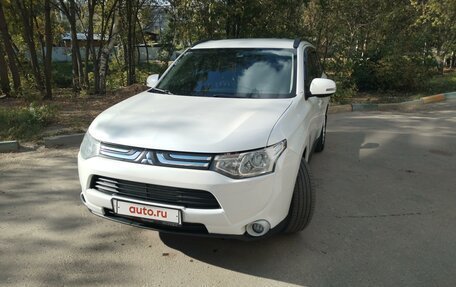 Mitsubishi Outlander III рестайлинг 3, 2013 год, 1 360 000 рублей, 6 фотография