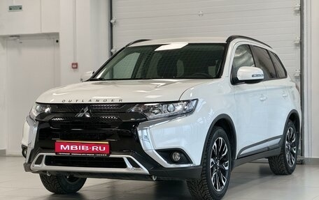 Mitsubishi Outlander III рестайлинг 3, 2021 год, 3 000 000 рублей, 1 фотография