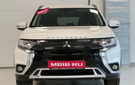 Mitsubishi Outlander III рестайлинг 3, 2021 год, 3 000 000 рублей, 2 фотография