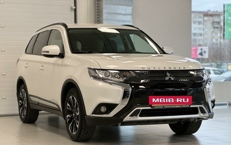 Mitsubishi Outlander III рестайлинг 3, 2021 год, 3 000 000 рублей, 3 фотография