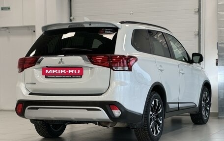 Mitsubishi Outlander III рестайлинг 3, 2021 год, 3 000 000 рублей, 4 фотография