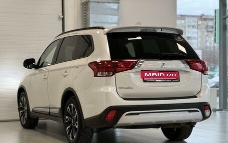 Mitsubishi Outlander III рестайлинг 3, 2021 год, 3 000 000 рублей, 6 фотография