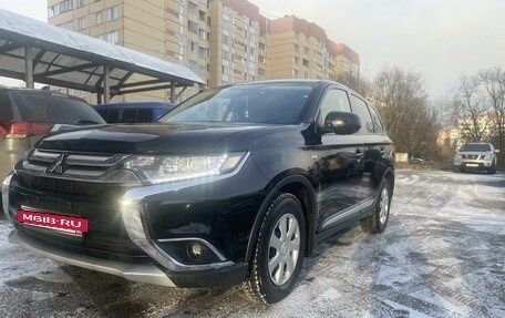 Mitsubishi Outlander III рестайлинг 3, 2016 год, 1 900 000 рублей, 6 фотография