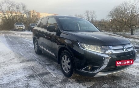 Mitsubishi Outlander III рестайлинг 3, 2016 год, 1 900 000 рублей, 3 фотография