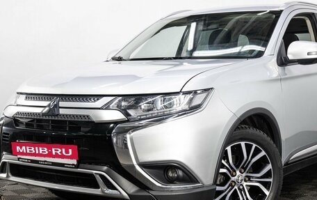 Mitsubishi Outlander III рестайлинг 3, 2019 год, 2 150 000 рублей, 7 фотография