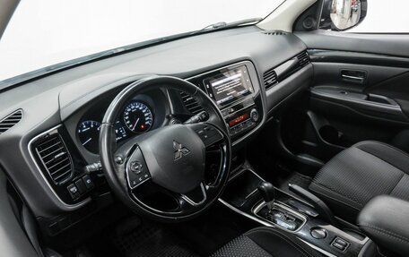 Mitsubishi Outlander III рестайлинг 3, 2019 год, 2 150 000 рублей, 14 фотография