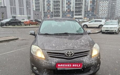 Toyota Auris II, 2011 год, 1 090 000 рублей, 2 фотография