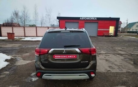 Mitsubishi Outlander III рестайлинг 3, 2019 год, 2 300 000 рублей, 3 фотография