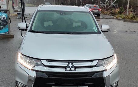 Mitsubishi Outlander III рестайлинг 3, 2018 год, 1 927 000 рублей, 1 фотография