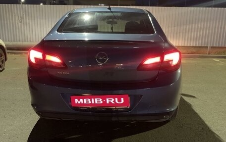 Opel Astra J, 2013 год, 860 000 рублей, 2 фотография