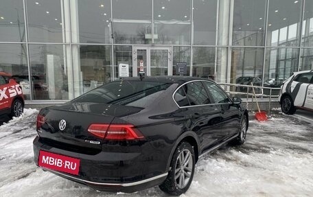 Volkswagen Passat B8 рестайлинг, 2017 год, 1 650 000 рублей, 5 фотография