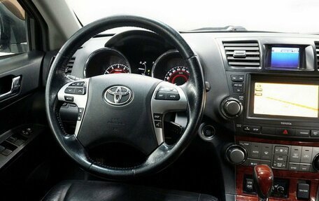 Toyota Highlander III, 2011 год, 1 735 000 рублей, 15 фотография