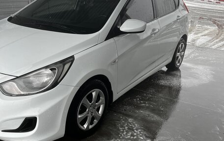 Hyundai Solaris II рестайлинг, 2014 год, 990 000 рублей, 1 фотография