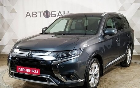 Mitsubishi Outlander III рестайлинг 3, 2018 год, 2 930 000 рублей, 1 фотография