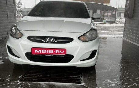 Hyundai Solaris II рестайлинг, 2014 год, 990 000 рублей, 4 фотография