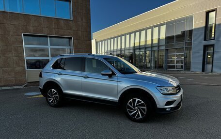 Volkswagen Tiguan II, 2018 год, 2 570 000 рублей, 3 фотография