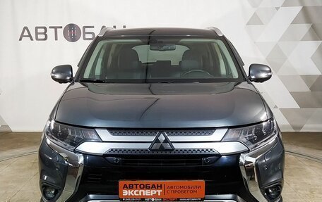 Mitsubishi Outlander III рестайлинг 3, 2018 год, 2 930 000 рублей, 2 фотография