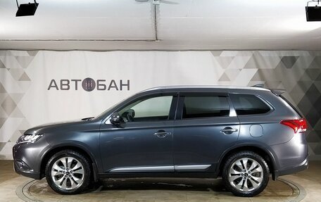 Mitsubishi Outlander III рестайлинг 3, 2018 год, 2 930 000 рублей, 4 фотография