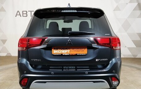 Mitsubishi Outlander III рестайлинг 3, 2018 год, 2 930 000 рублей, 5 фотография