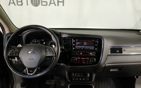 Mitsubishi Outlander III рестайлинг 3, 2018 год, 2 930 000 рублей, 9 фотография