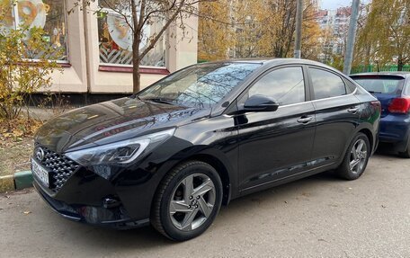 Hyundai Solaris II рестайлинг, 2021 год, 1 800 000 рублей, 2 фотография