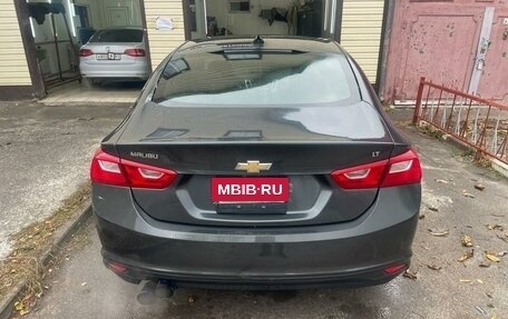 Chevrolet Malibu IX, 2017 год, 950 000 рублей, 4 фотография