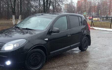 Renault Sandero I, 2013 год, 598 000 рублей, 2 фотография