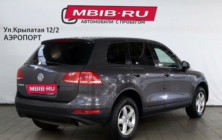 Volkswagen Touareg III, 2011 год, 1 870 000 рублей, 2 фотография