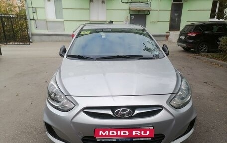 Hyundai Solaris II рестайлинг, 2012 год, 927 000 рублей, 1 фотография