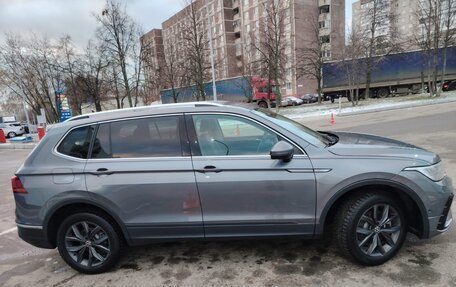 Volkswagen Tiguan II, 2022 год, 4 150 000 рублей, 3 фотография