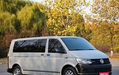 Volkswagen Caravelle T6 рестайлинг, 2019 год, 6 640 000 рублей, 1 фотография